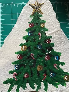 Handgefertigter Weihnachtsbaum handbemalt Felsen Stein Miniaturmalerei - Bild 1 von 5