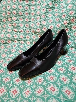 Vintage Vaneli 90s Black Leather Pumps Heels With Patent Leather Toes Size 7M - Image 1 of 4