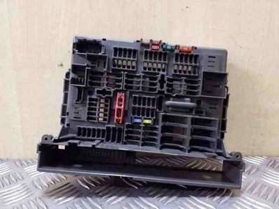 BMW 3 Touring E91 Sicherungskasten 9119445 2.0 Benzin 100kw 2008 26128142 - Immagine 1 di 4