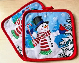 BNWT New Set of 2 Christmas Pot Holders - Snowman Design with Red Trim - Cotton - Picture 1 of 3