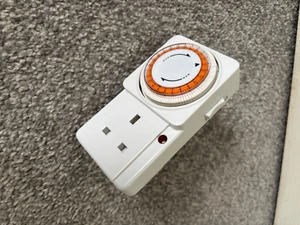 Homebase TS-ME1 24HR Plug-In Timer Switch - Picture 1 of 2