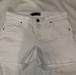 Denim corto Kut from the kloth Gidget Fray blanco talla 6 nuevo sin etiquetas - Imagen 1 de 8