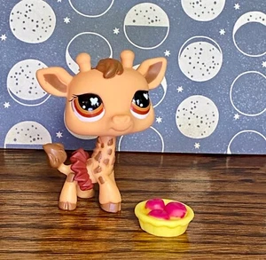 💛LPS Littlest Pet Shop Friendliest Giraffe #526 Littlest Pet Shop Toys R Us 🩷 - Picture 1 of 6