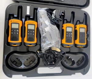 Talkies-walkie Motorola TLKR T80 Extreme Quad Pack4 avec chargeurs et étui de transport - Photo 1/9