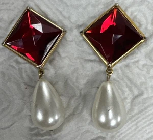 Orecchini Clip On Vintage Eleganti Rosso Rubino Finta Perla Goccia Tono Oro 3” - Foto 1 di 11