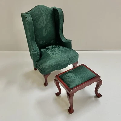 Sillón de madera verde miniatura para casa de muñecas y taburete otomano Town Square miniaturas Foto 1 de 4
