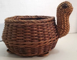 Vintage  Wicker  Turtle Woven Basket Planter Boho Decor Cottage Garden Farmhouse - Picture 1 of 10
