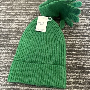 Forever 21 Unisex Kids Gloves and Beanie & Green Touchscreen Finger Knit Winter - Picture 1 of 10