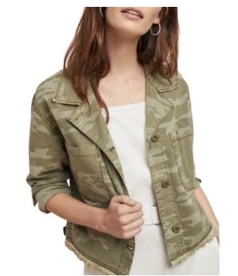 Jaqueta Cropped com Botões Camuflada Sanctuary Anthropologie Tamanho Militar Médio - Imagem 1 de 4