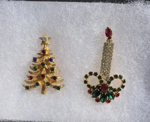 Vintage Set 2, 2" goldfarbene Strass Weihnachten Pins Broschen Baum Kerze - Bild 1 von 5