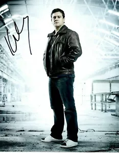 Kai Owen TORCHWOOD Rhys Williams Doctor Who SIGNED 8x10 Photograph w/ COA - Foto 1 di 4