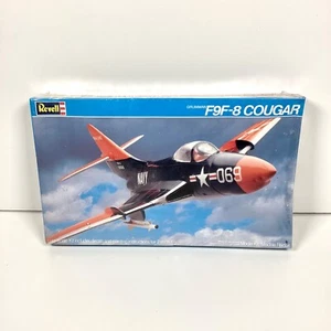 Revell 1/48th USN Grumman F9F-8 Cougar Jet Airplane Model Kit #4430 - RARO! - Foto 1 di 2