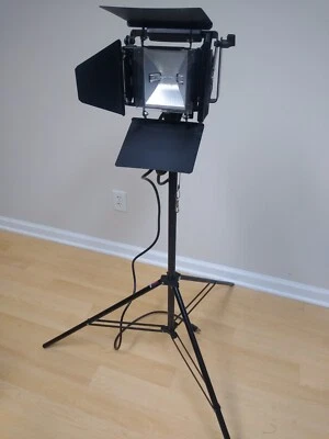 Smith Victor Modelo 740-SG Luz Fotográfica con Puertas de Granero con Soporte Bogen Foto 1 de 4