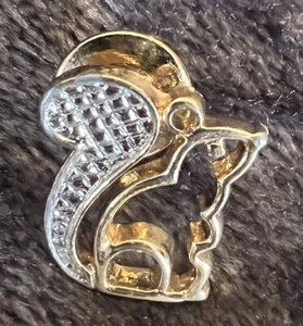 Broche de colección Avon tono plateado ardilla recortada solapa pinback - Imagen 1 de 3