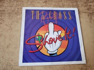 ROGER TAYLOR HAND SIGNED 1980s VG+ The Cross Shove It! SLEEVE QUEEN DRUMMER 45 - Imagen 1 de 3