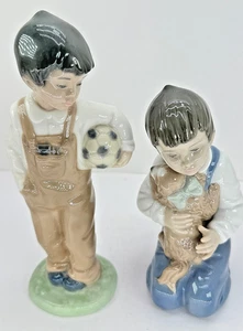 NAO Lladro 2 Figuritas 1992 España Niños con mascota Balón de fútbol #1068 Forever friend - Imagen 1 de 7