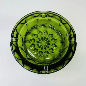 Emerald Vintage Heavy Green Pressed Round Ashtray Starburst flower Design 6" - Picture 1 of 9