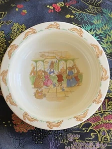 Royal Doulton BUNNYKINS Bebé Cereal Tazón Correo Hueso Fino China Conejo Nuevo - Imagen 1 de 5