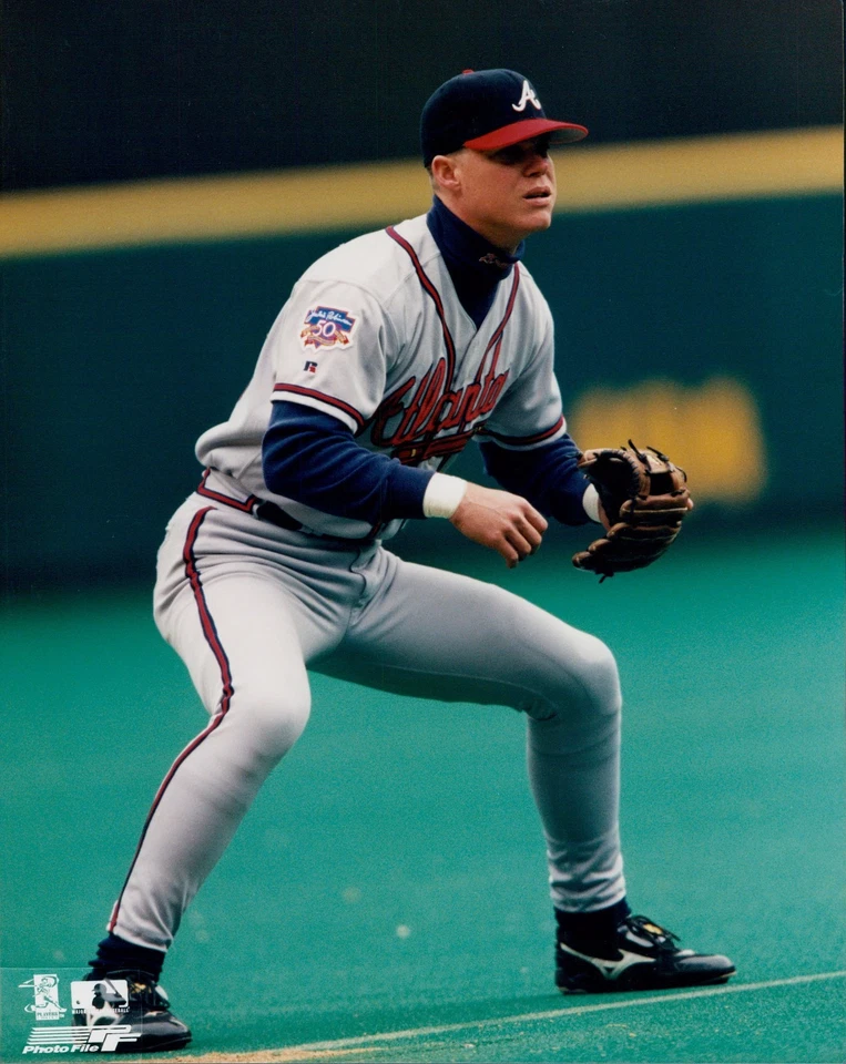 Chipper Jones "Atlanta Braves" Licensed Unsigned MLB Glossy 8x10 Photo (A) - Image 1 of 1