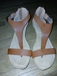Kenneth Cole Reaction Great Gal sandalo con zeppa e cinturino a T da donna taglia 10 US - Foto 1 di 4