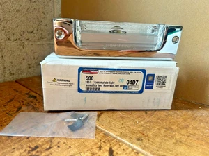 Conjunto de luces de matrícula Chevy 1957 - ¡Nuevo Danchuk hecho en EE. UU.! - Imagen 1 de 9