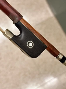 Vecchio arco per violoncello - Foto 1 di 9