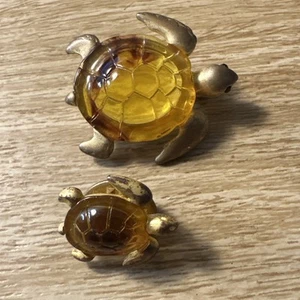 2 Amber Sea Turtle Pin Brooch Tie Scarf Tack Ocean Wedding Simulated Tortoise - Picture 1 of 10