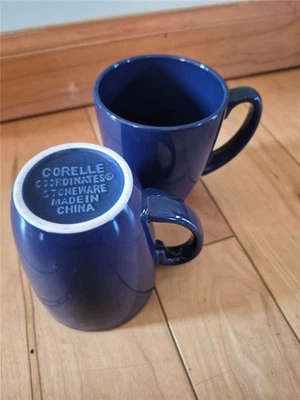 CORELLE COORDINATES DOS TAZAS DE CAFÉ DE GRES TAZAS AZUL MARINO REAL Foto 1 de 2