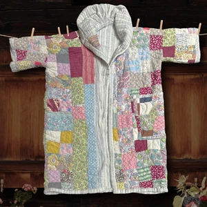 Cappotto Coperta Collo Scialle Trapunta Patchwork Vintage Fatto a Mano Rielaborato Anni 30 Taglia OS - Foto 1 di 23
