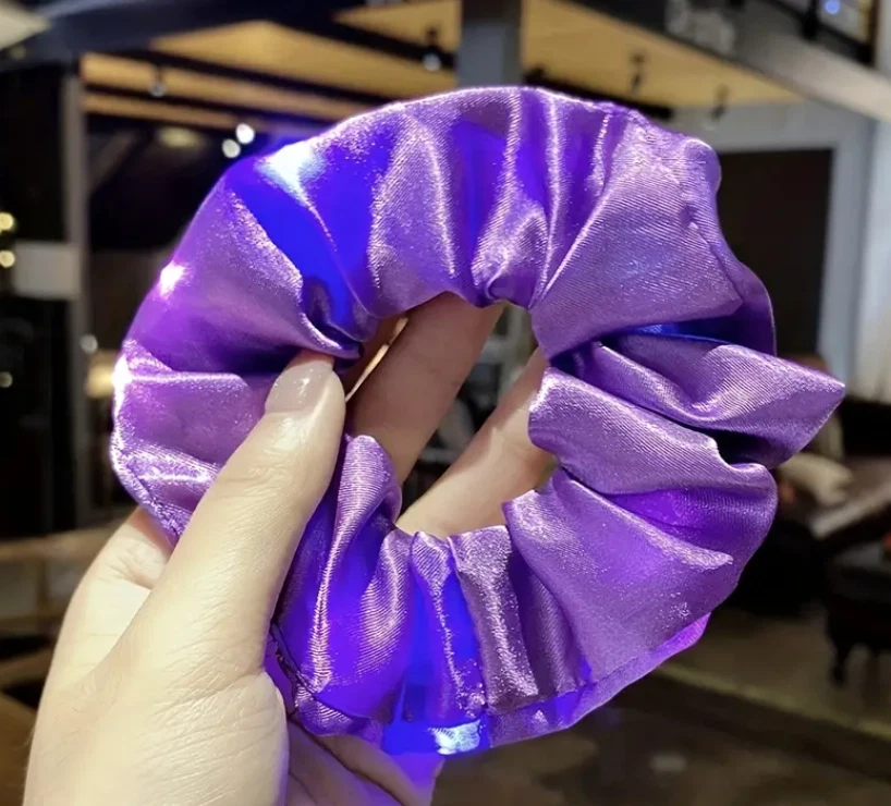 Brilla en la oscuridad Scrunchies Mujeres Niñas - Bandas para el cabello, Ilumina LED Noche Fiesta Foto 1 de 1