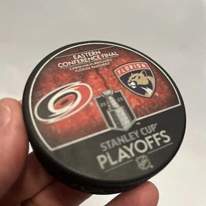 NHL Hockey Puck 2023 Eastern Conference Final Stanley Cup Playoffs Hurricanes - Foto 1 di 5