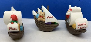 Set di 3 navi Hallmark Merry Miniatures 1996 - Nina, Pinta, Santa Maria - Foto 1 di 12
