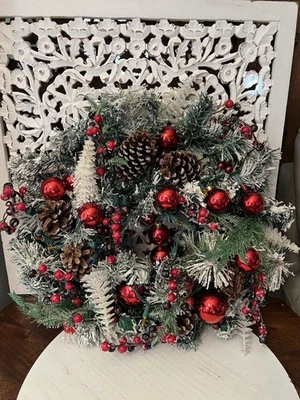 Corona de Navidad de lujo flocada luces de colores puerta colgante 20 pulgadas metal elegante Foto 1 de 4