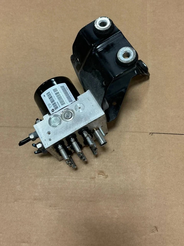 P68193650AD | Conjunto de bomba de freno antibloqueo ABS original Dodge® 2013-2022 RAM Foto 1 de 1