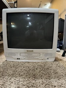 Panasonic PV-C2032W TV CRT VHS/TV Combo - Picture 1 of 3