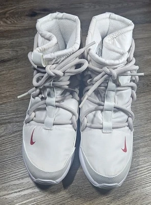 Womens Nike Tanjun High Rise Booties, Sz 6 - Image 1 of 4