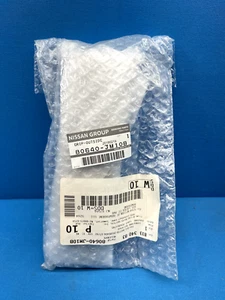 Genuine OEM Nissan 80640-JM10B Rogue (2008-2010) Passenger Front Door Handle. - Picture 1 of 1