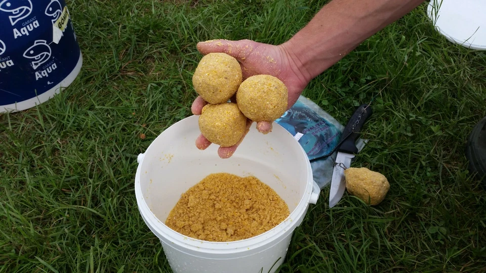 Angel Karpfen Futter Vanille 10, 20 kg, 8 kg Eimer VITA- Karpfen - Bild 1 von 4