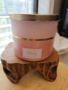 Bath & Body Works/White Barn 14.5 oz 3-Wick Candle Vanilla & Peach Tea New - Picture 1 of 4