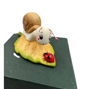 Vintage Homco 8902 Schnecke Marienkäfer auf Blatt Porzellan anthropomorphe Figur - Bild 1 von 9