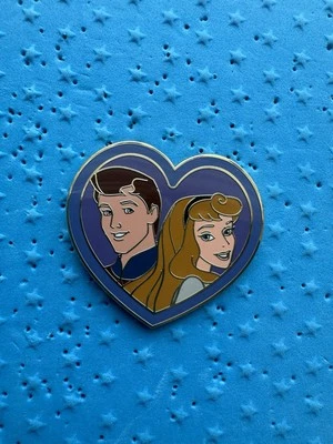Prendedor Corazón Disney Loungefly Princesa Parejas - Aurora y Príncipe Felipe Foto 1 de 2