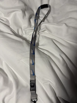 Nike Breakaway Premium Cordón Desmontable Soporte de Identificación Blanco/Negro Foto 1 de 3