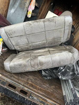 Jeep Wrangler 1995 asiento trasero... el asiento está sucio, limpiará bien Foto 1 de 2
