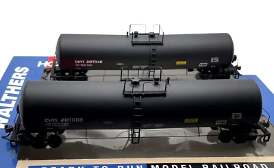 HO WALTHERS 932-27257 UTLX 23,000 GALLON FUNNEL FLOW TANK CAR 2-PK CHEVRON CHVX - Image 1 of 3