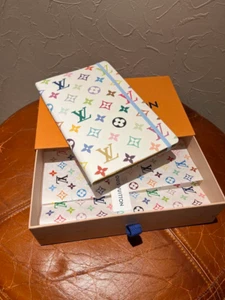 Cuaderno Louis Vuitton x Takashi Murakami monograma multicolor MM 2025 - Imagen 1 de 8