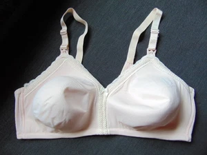 M&S Bra Maternity Nursing Non-Wired Lightly Padded Lace Trim 32D Pink BNWoT - Picture 1 of 1