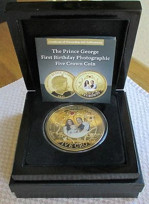 BRADFORD EXCHANGE, 2014 THE NEW ROYAL PRINCE GOLD FIVE CROWN PHOTOGENIC COIN. - Image 1 of 4