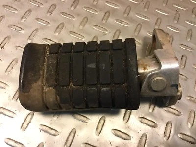 Clavija de conductor delantera derecha Honda VF700C VF700 VF 700 1986 86 Magna Foto 1 de 4