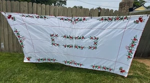 114 x 62" Vintage Christmas Tablecloth w/8 Napkins No stains no holes - Picture 1 of 3