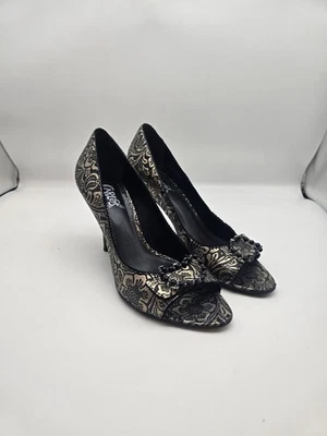 Tacones 'románticos' Carlos By Carlos Santana negros y dorados talla 8,5 Foto 1 de 4